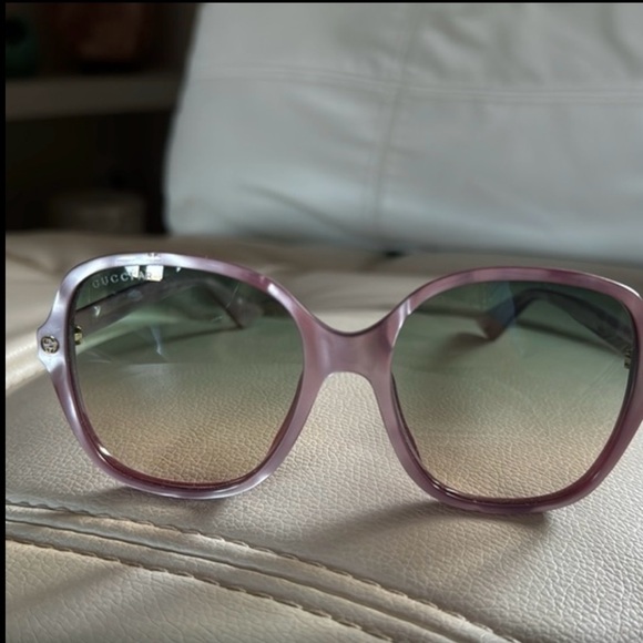 Gucci Sunglasses, beautiful color, gradient lenses, no scratches - Picture 3 of 4
